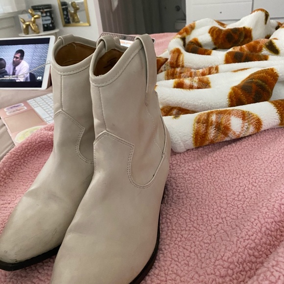 white booties - Picture 3 of 4